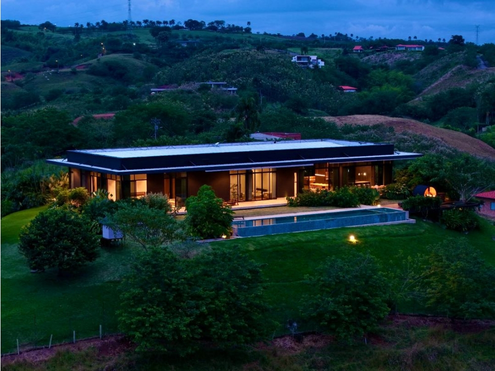 Venta de Casa Campestre de Lujo en Cerritos Pereira