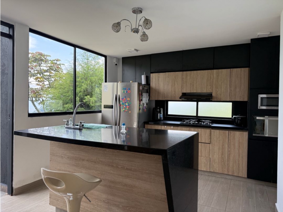 Venta de casa campestre en Alto Jardín, Belén