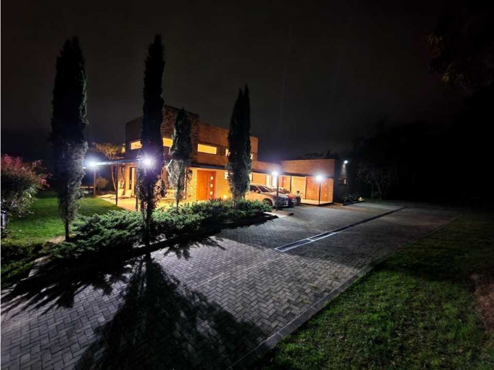 VENTA DE CASA CAMPESTRE EN EL ALTO DE LAS PALMAS, CON VISTA