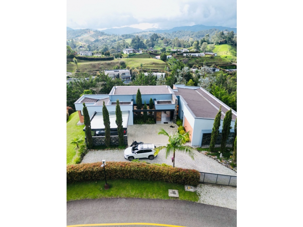 Venta de casa campestre en el retiro
