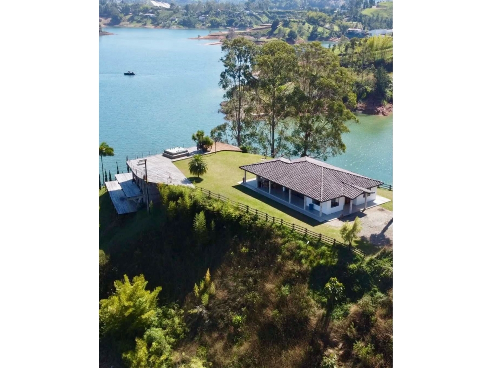 Venta de Casa Campestre en Guatapé con muelle propio - 2