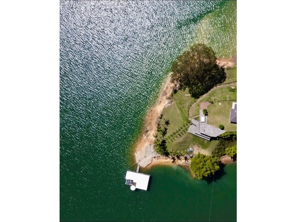Venta de Casa Campestre en Guatapé con muelle propio - 3