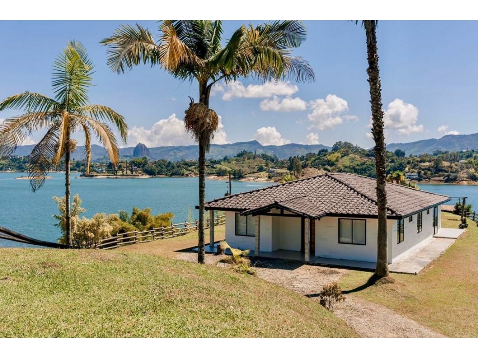 Venta de Casa Campestre en Guatapé con muelle propio - 1