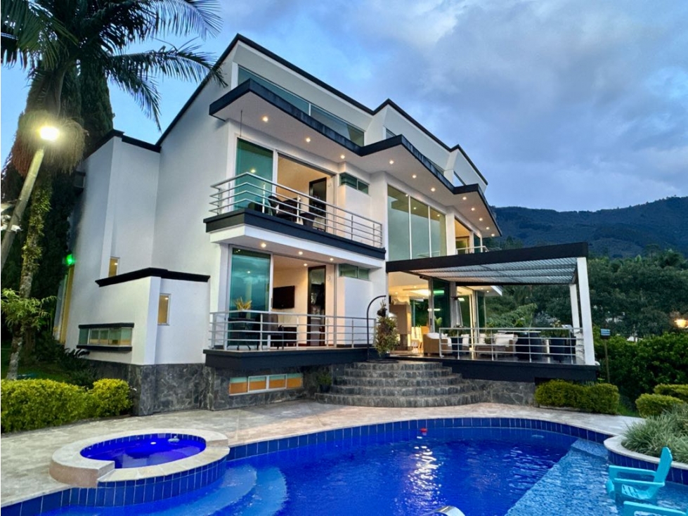 Venta de Casa Campestre en Palmas El Poblado con vista a Medellín