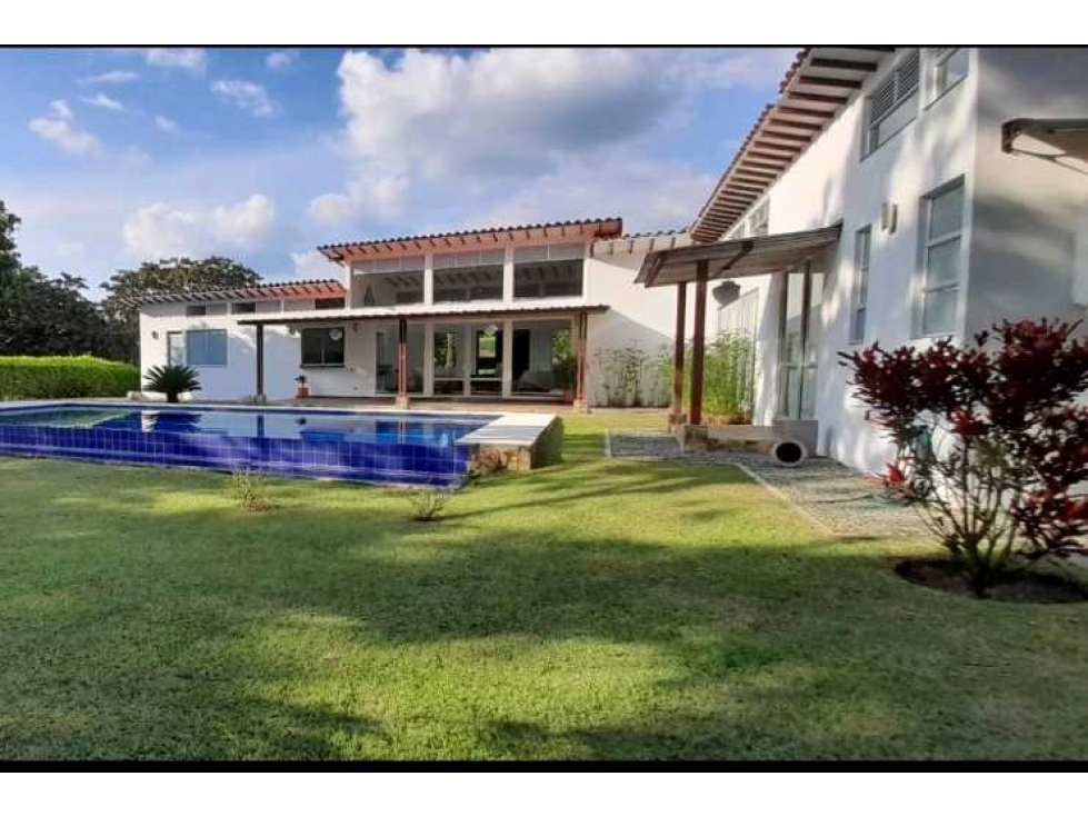 Venta de casa campestre moderna con piscina cerca club campestre — foto 2