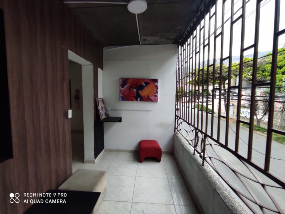 Venta de CASA con 7 APARTAESTUDIOS rentando en PRADO CENTRO