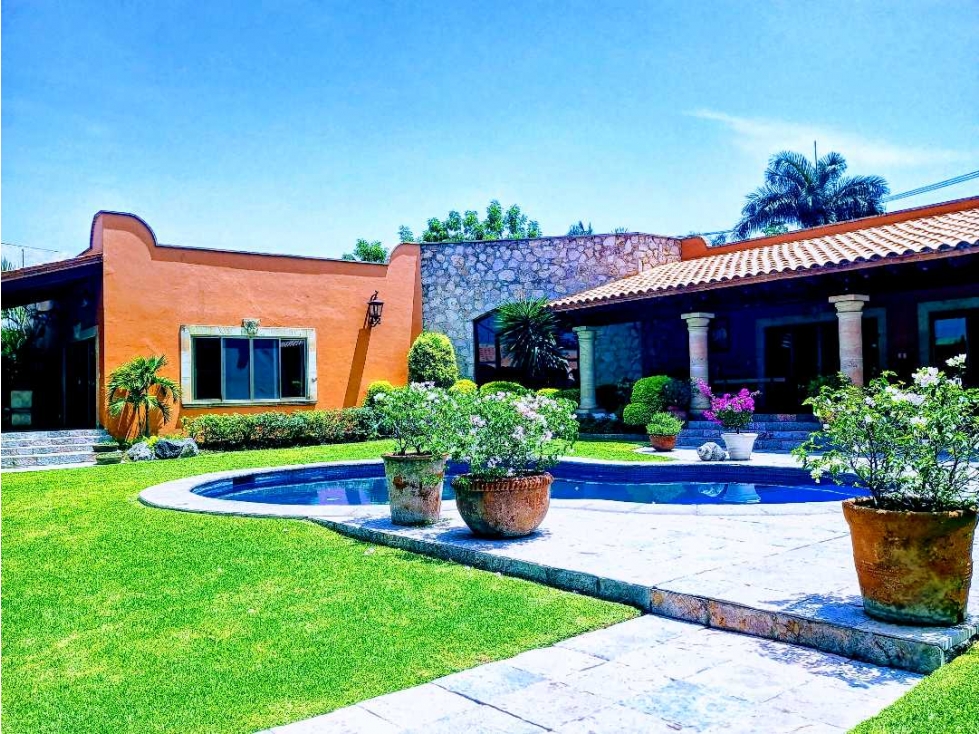 VENTA DE CASA DE UN NIVEL CON ALBERCA EN CUERNAVACA REAL DE TEZOYUCA