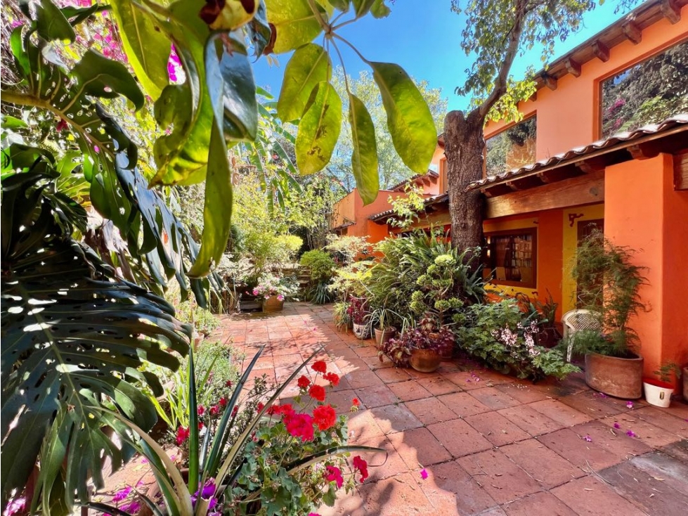 VENTA DE CASA CON AMPLIO JARDIN Y CON BUENA UBICACION | VALLE DE BRAVO