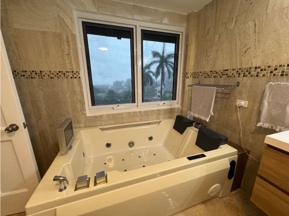 Venta de casa con area verde de 4 pisos | Ancon, Albrook — foto 3
