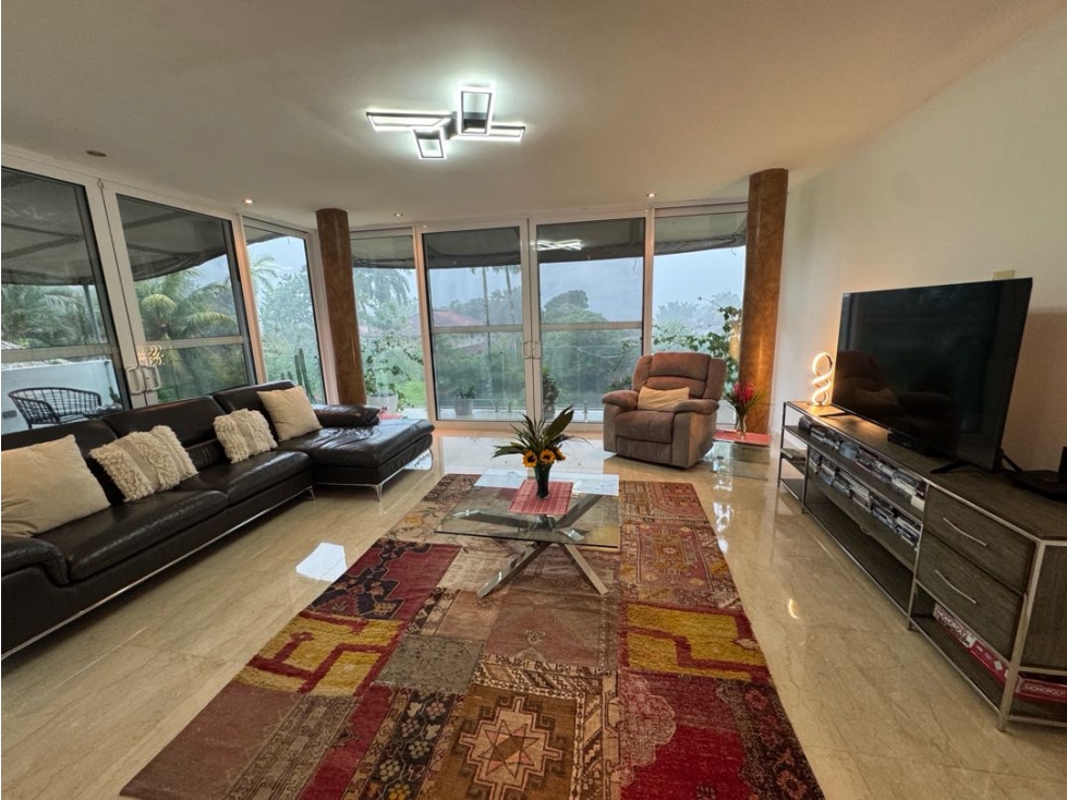 Venta de casa con area verde de 4 pisos | Ancon, Albrook — foto 6
