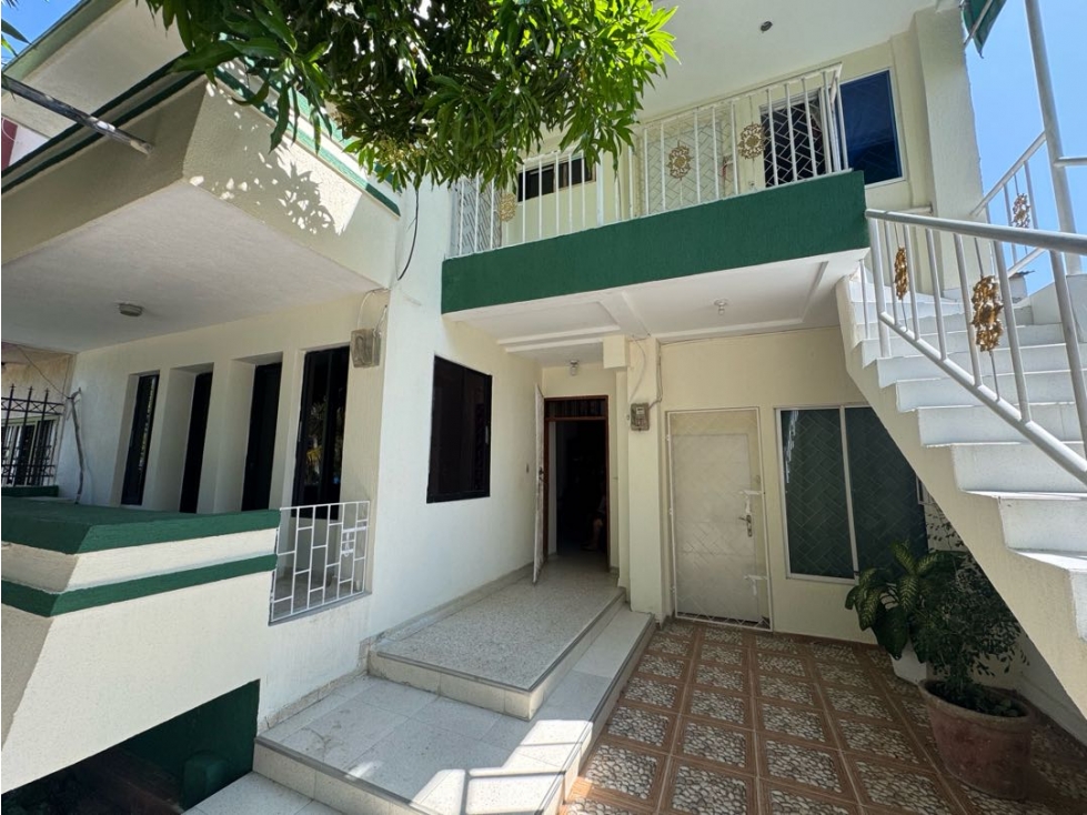 VENTA DE CASA CON CUATRO APARTAMENTOS EN ALAMEDA LA VICTORIA - 1