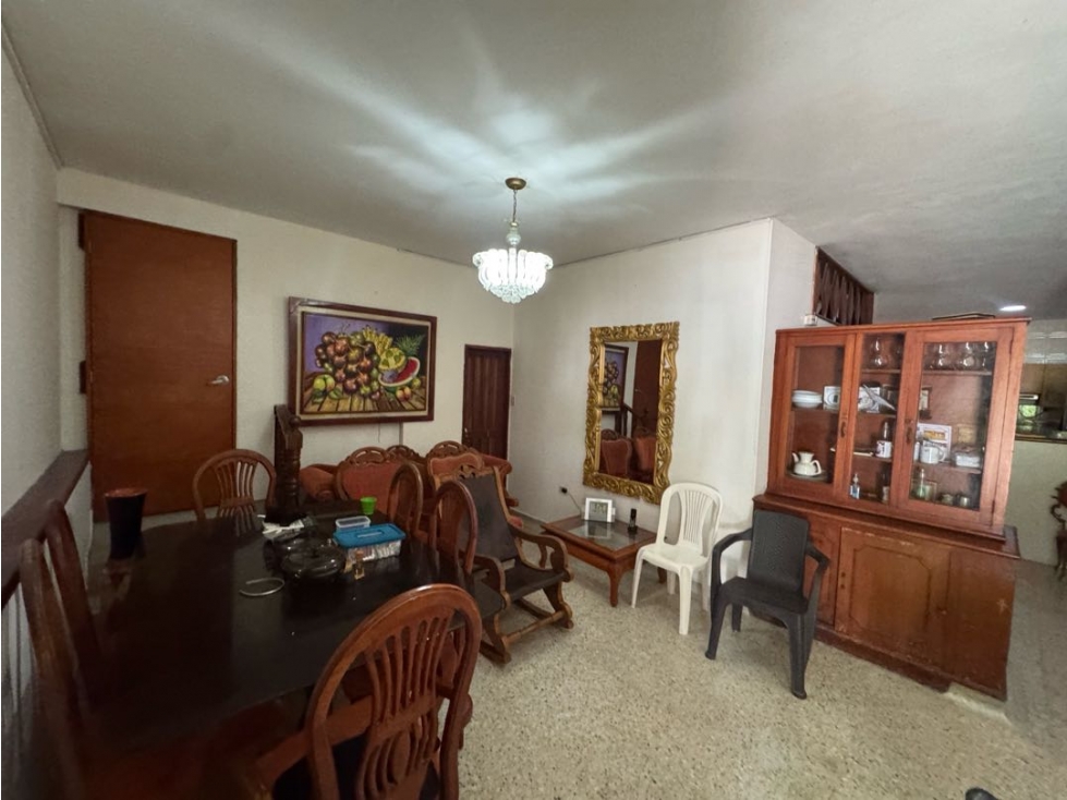 VENTA DE CASA CON CUATRO APARTAMENTOS EN ALAMEDA LA VICTORIA - 2