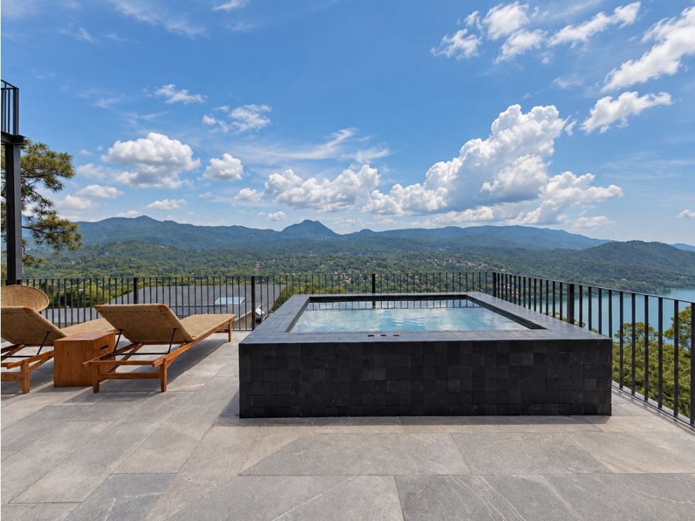 VENTA DE CASA CON JACUZZI, TERRAZA Y VISTAS I VALLE DE BRAVO - 2