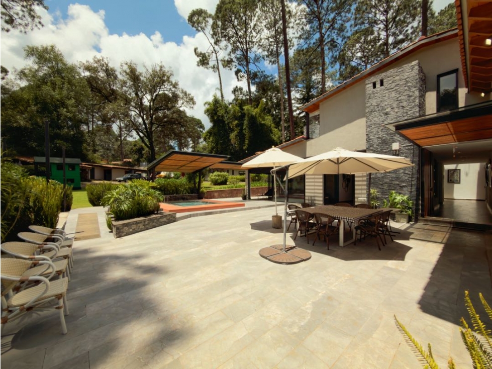 VENTA DE CASA CON JACUZZI, TERRAZA Y AMPLIO JARDÍN I AVÁNDARO — foto 2