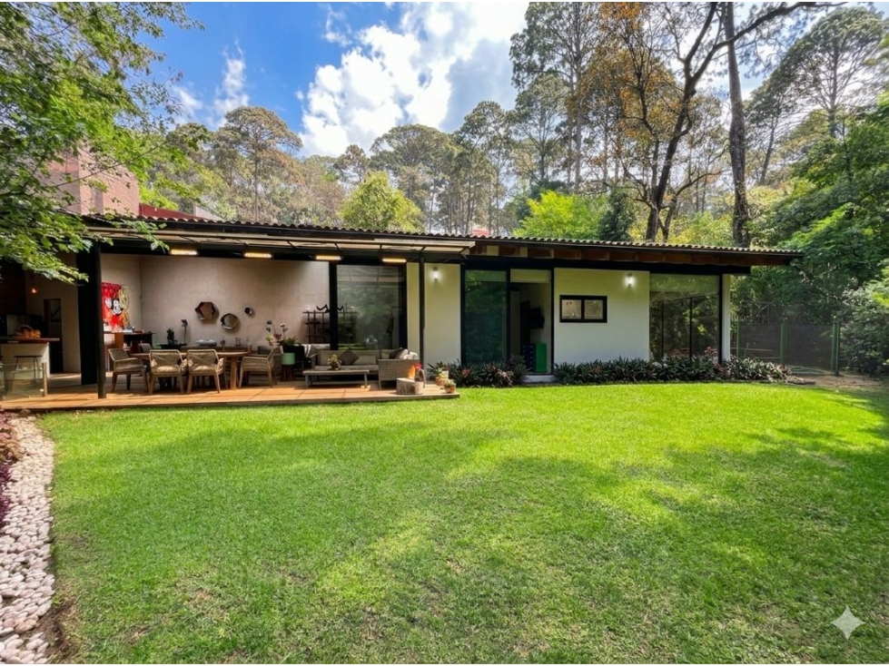 VENTA DE CASA CON JARDIN Y JACUZZI | AVANDARO