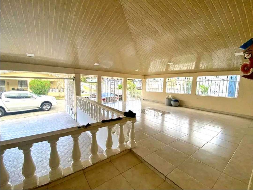 VENTA DE CASA CON PICINA EN CIUDAD BOLIVAR