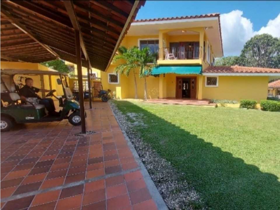 Venta de Casa con Piscina en Coronado, Chame - 2