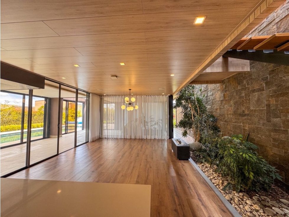 VENTA DE CASA CON PISCINA EN EL ALTO DE LAS PALMAS, ENVIGADO — foto 2