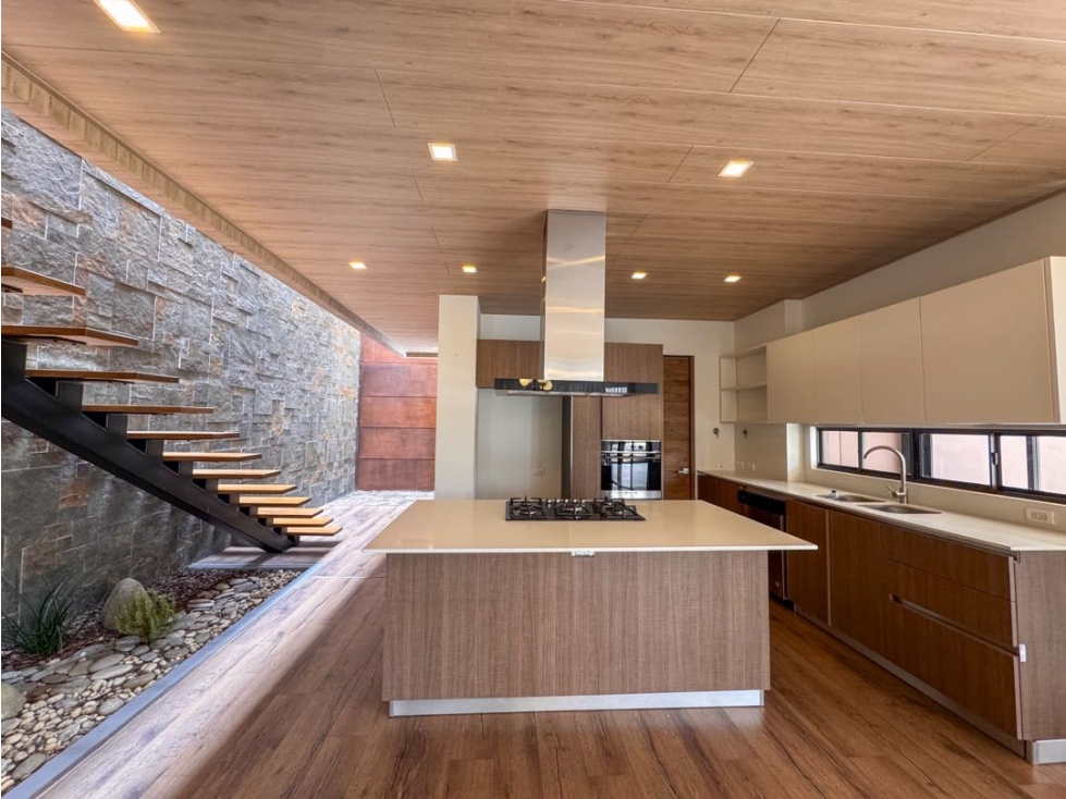 VENTA DE CASA CON PISCINA EN EL ALTO DE LAS PALMAS, ENVIGADO — foto 4