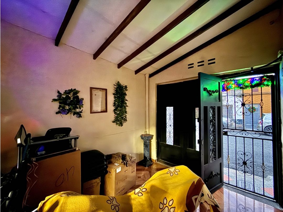 VENTA DE CASA CON POSIBILIDAD DE CONSTRUCCIÓN EN BARRIO CENTRAL BELLO — foto 2