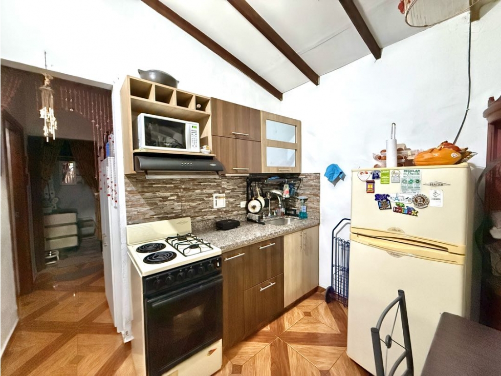 VENTA DE CASA CON POSIBILIDAD DE CONSTRUCCIÓN EN BARRIO CENTRAL BELLO — foto 5