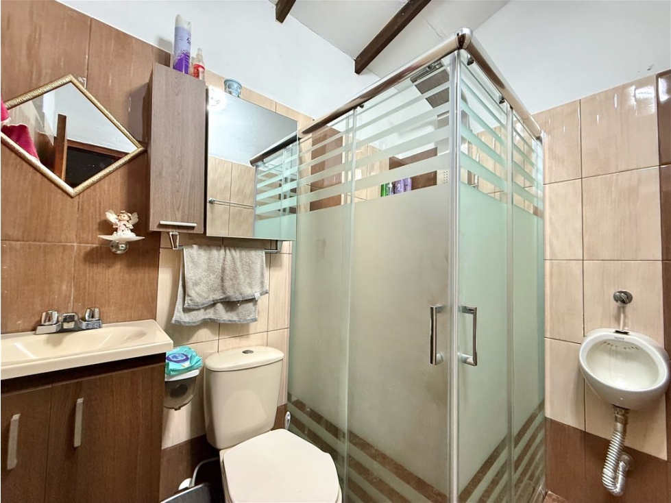 VENTA DE CASA CON POSIBILIDAD DE CONSTRUCCIÓN EN BARRIO CENTRAL BELLO — foto 6