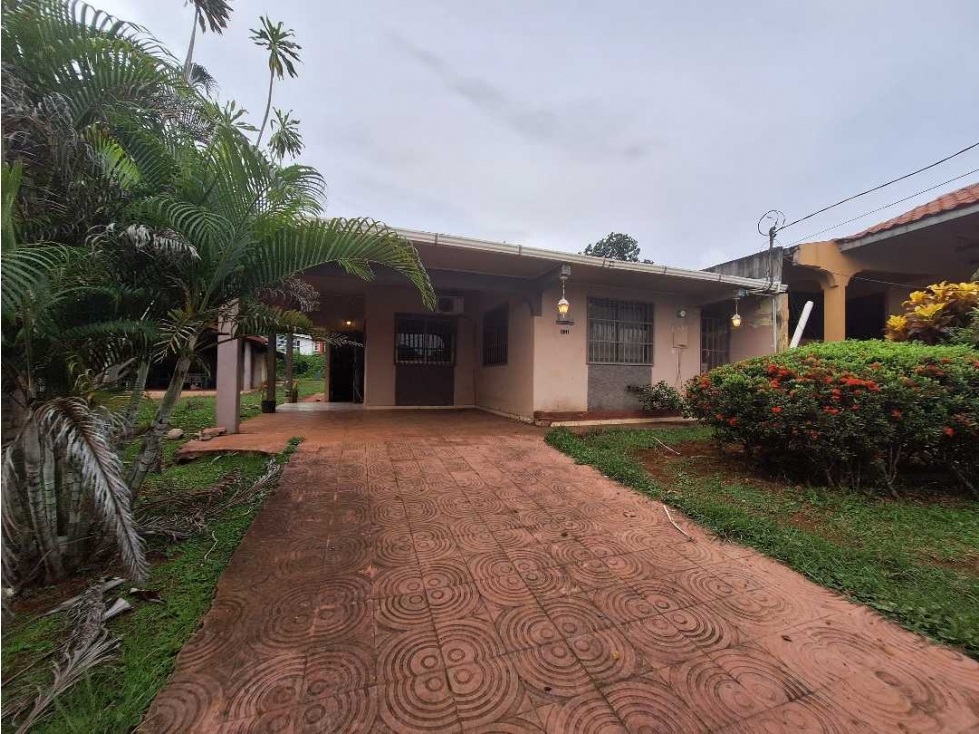 Venta de casa con terreno de 504m2 en La Chorrera - Barrio Colón (DR)