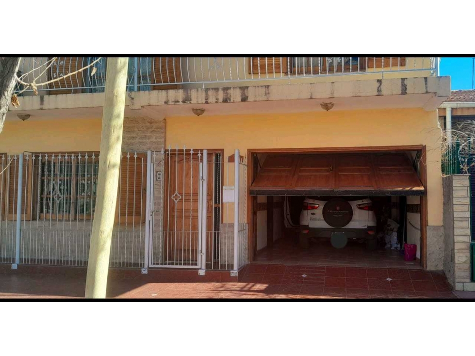 VENTA DE CASA CONFORTABLE CON QUINCHO Y PILETA, RIVADAVIA (CENTRO) - 2
