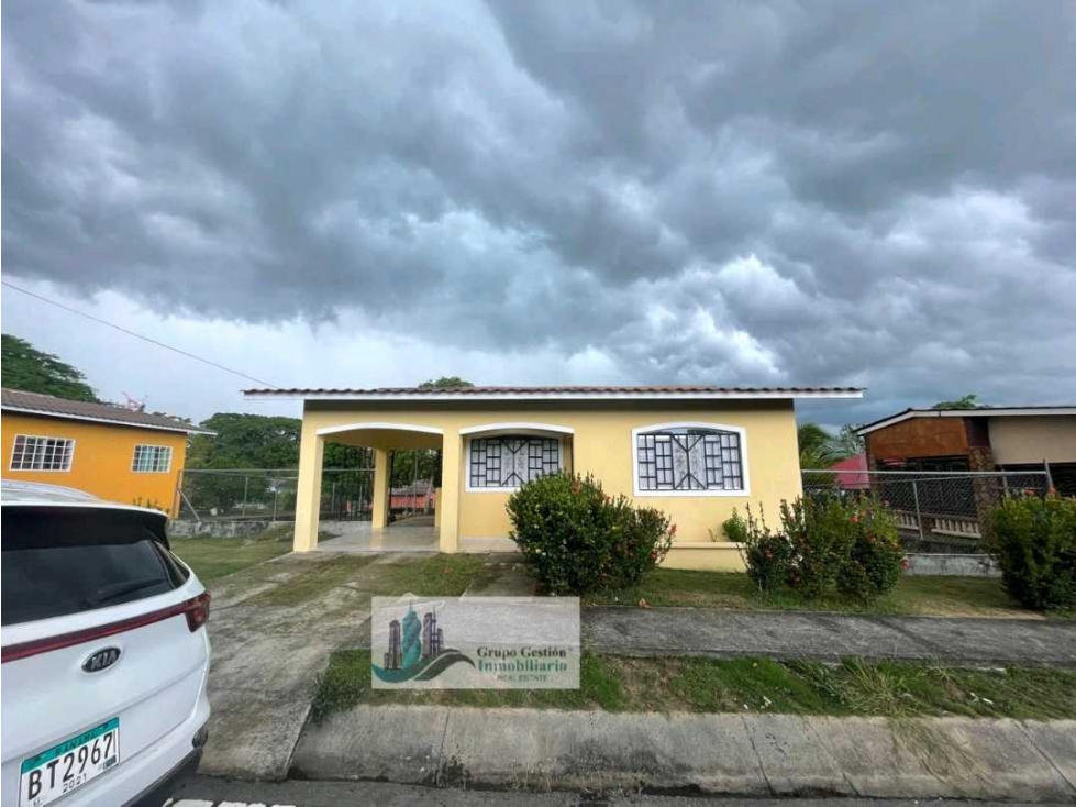 VENTA DE CASA EN DAVID CERCADA ATRAS CON PATIO AMPLIO
