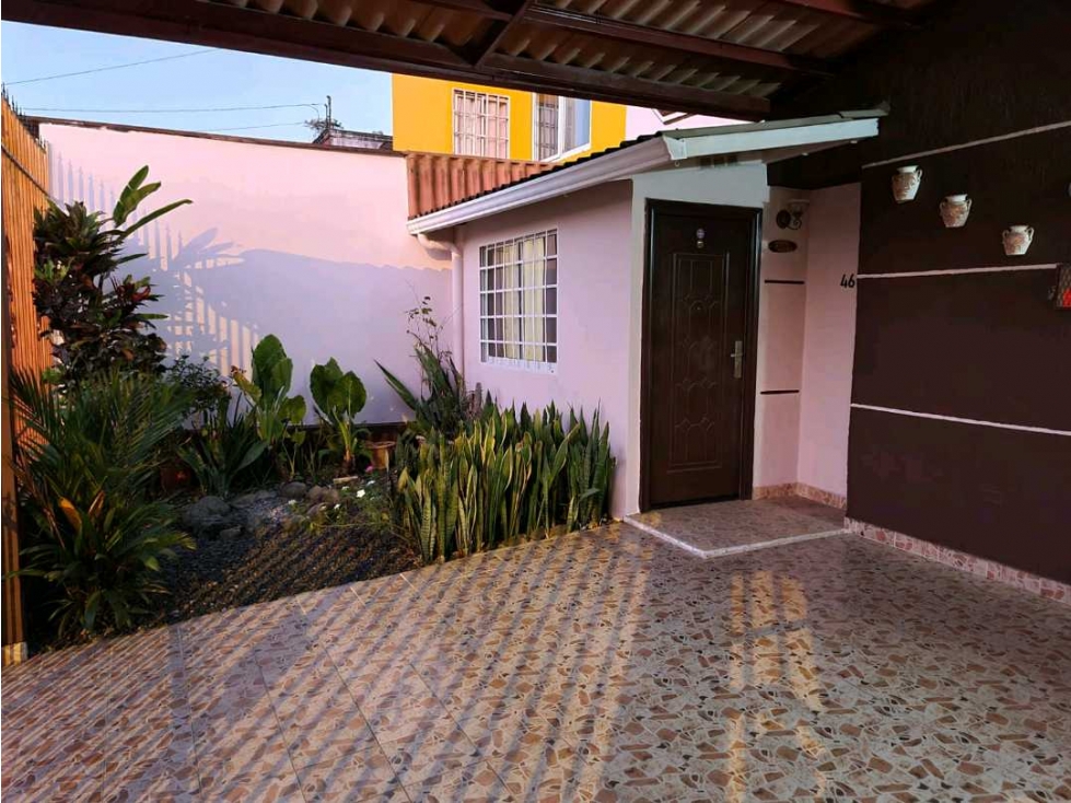 Venta de casa de 2 pisos en Las Cumbres - 1