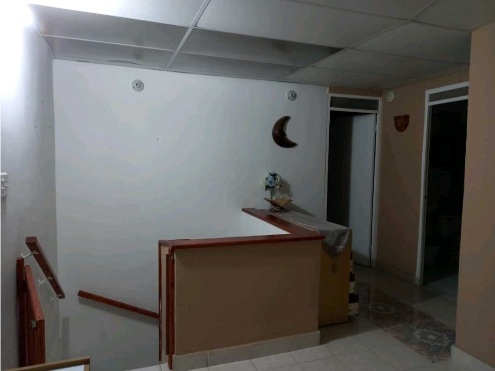 Venta de casa de 2 pisos en Las Cumbres - 5
