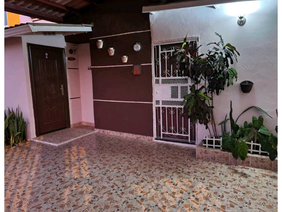 Venta de casa de 2 pisos en Las Cumbres - 2