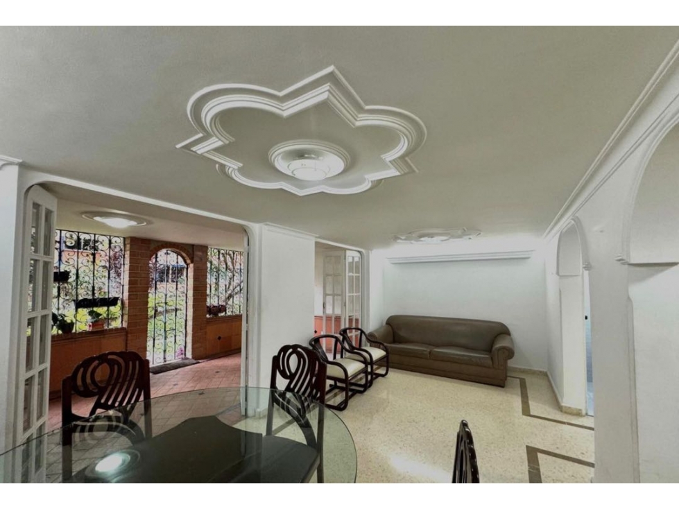 Venta de casa de 3 niveles en la Mota Belén unidad cerrada