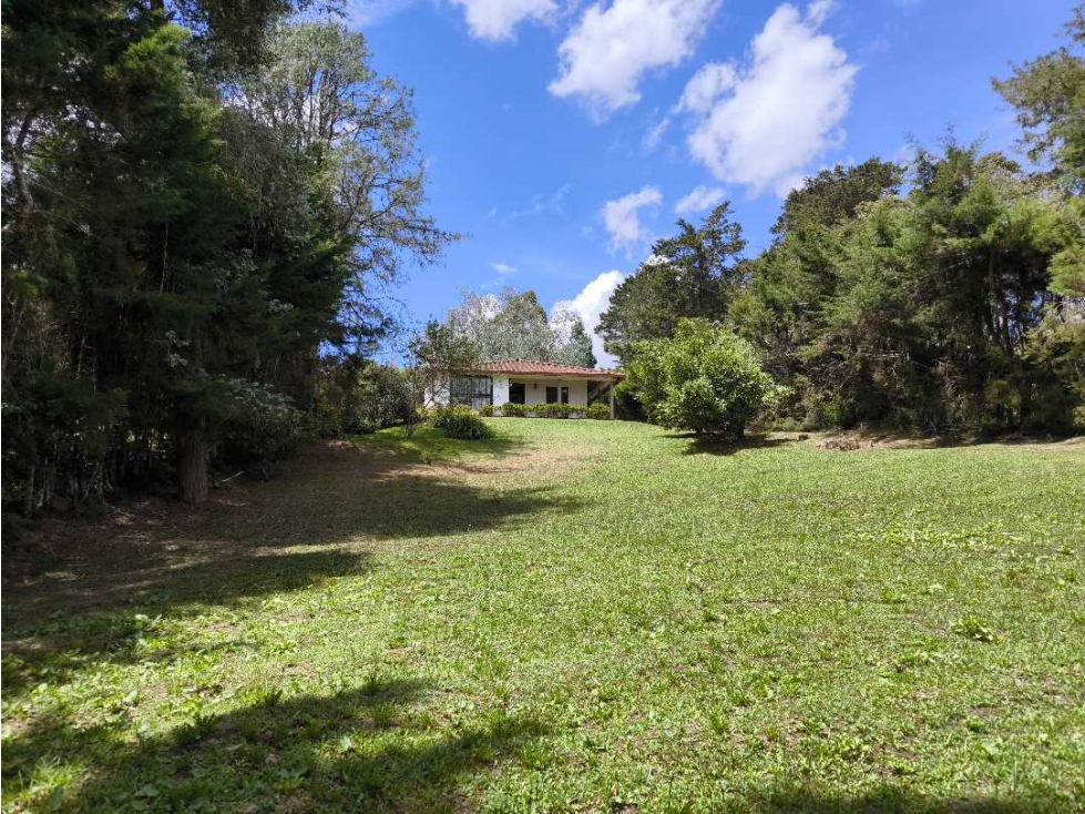 VENTA DE CASA DE CAMPO EN EL RETIRO - PANTANILLO