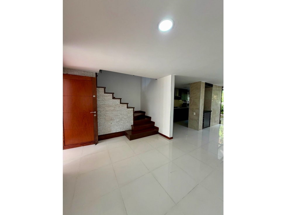 Venta de casa de dos niveles cumbres, envigado