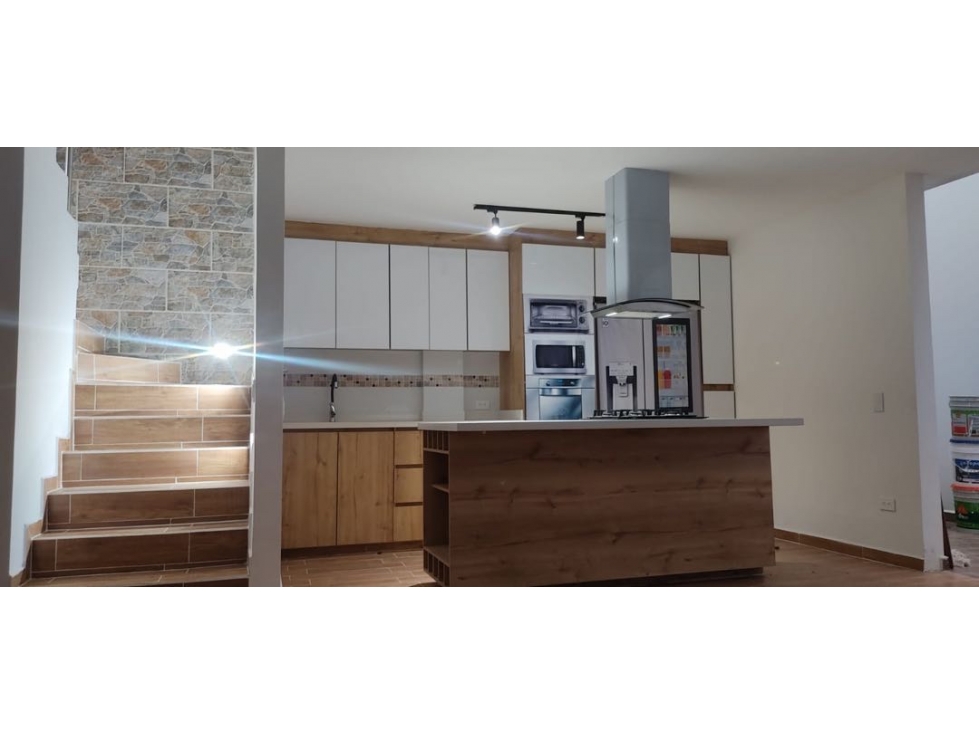 Venta de casa de dos niveles en la Ceja, unidad cerrada , El Oriente — foto 3
