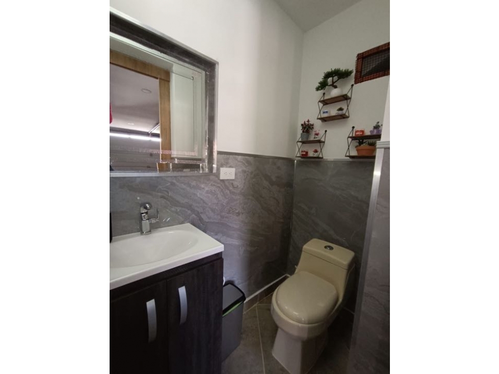 Venta de casa de dos niveles, en el Carmen de Vibora; unidad abierta - 5