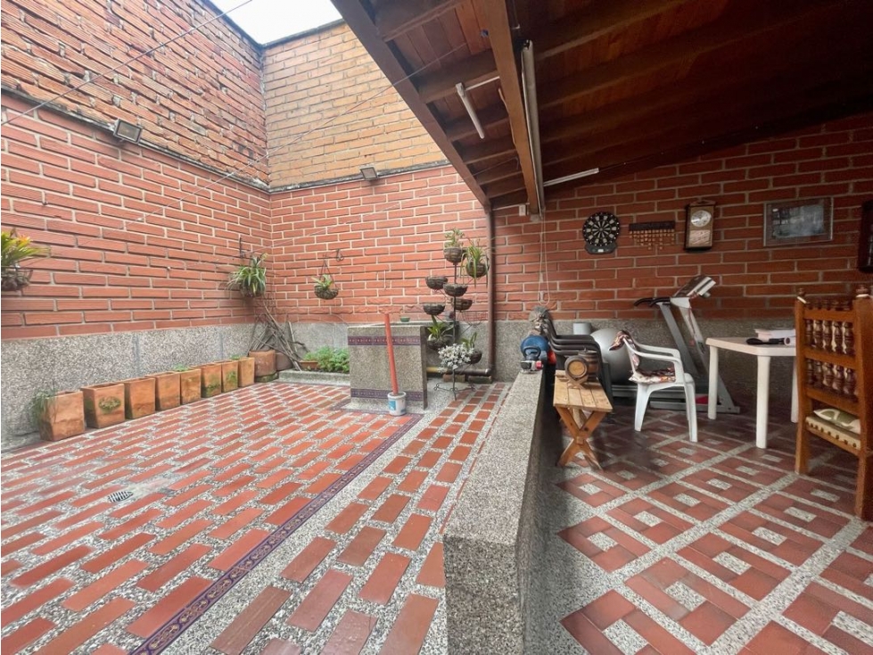 Venta de casa de dos niveles unifamiliares en Simón Bolivar — foto 2