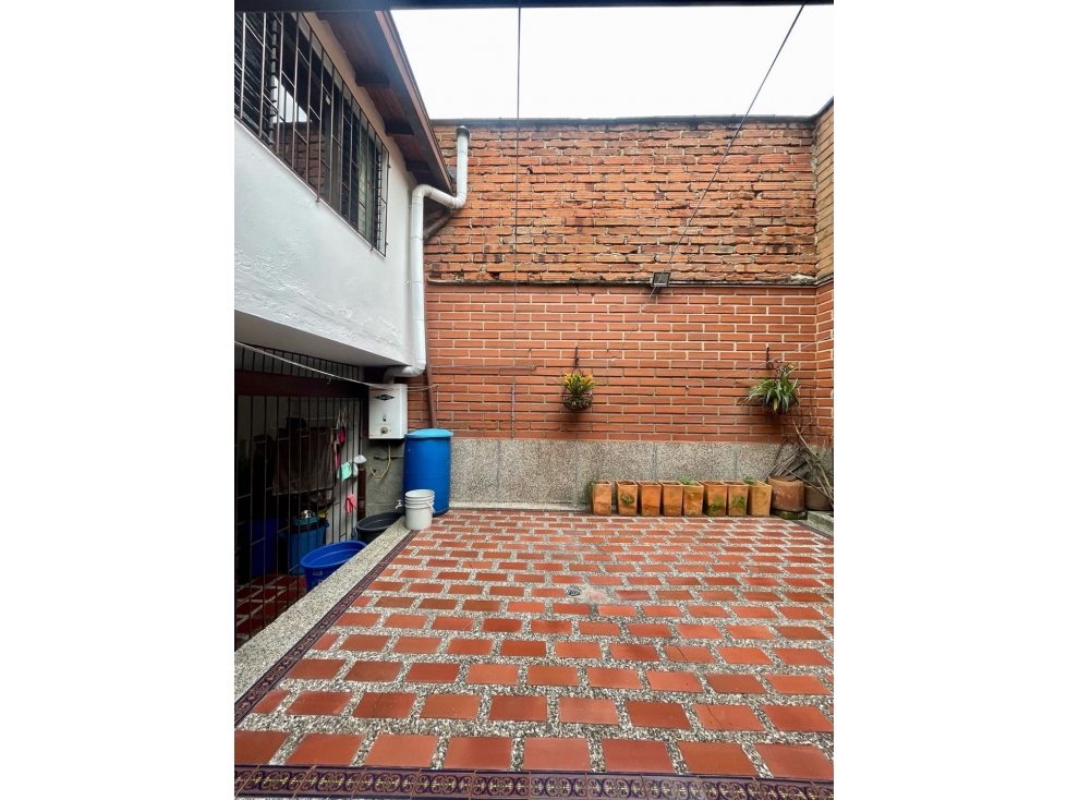 Venta de casa de dos niveles unifamiliares en Simón Bolivar — foto 4
