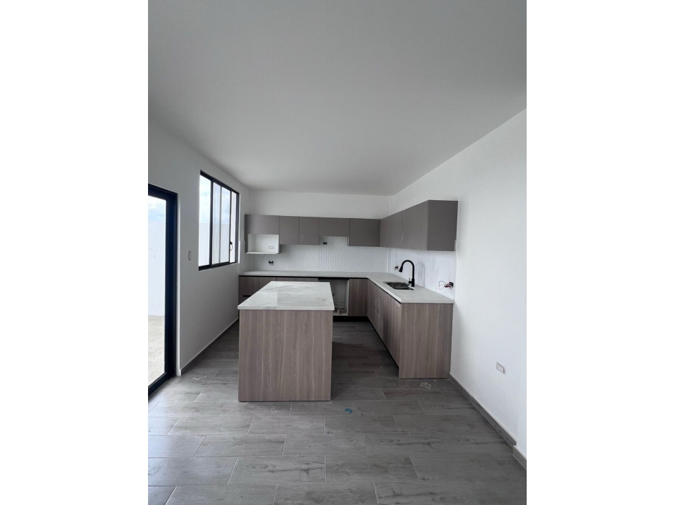 Venta de casa de dos pisos Urb. Monte Real Montecristi. - 3