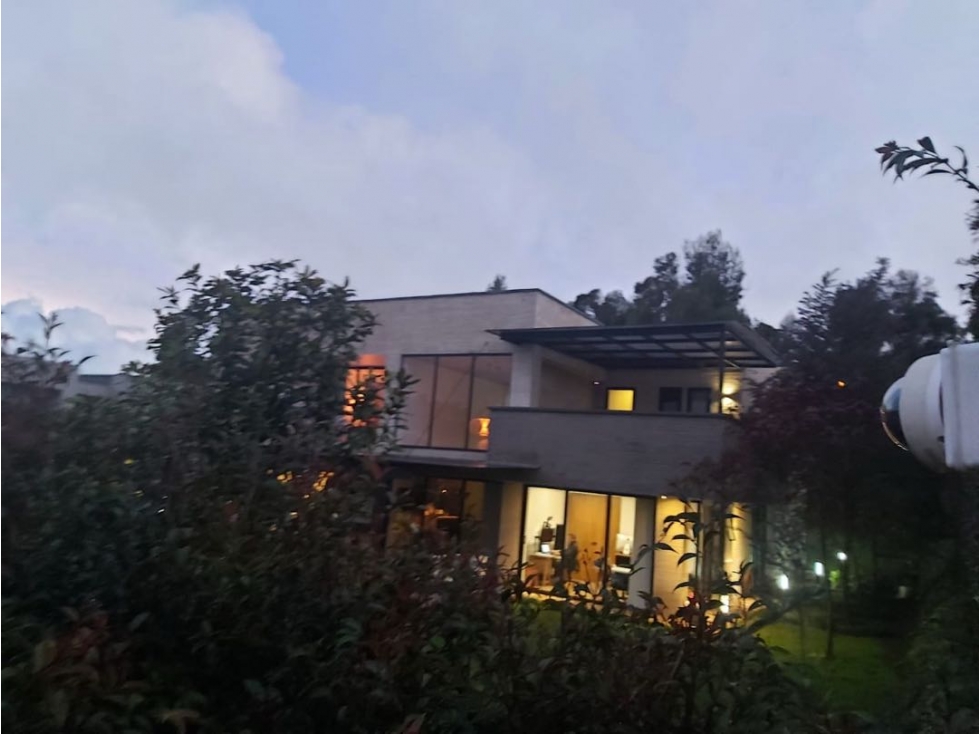 Venta de Casa de Lujo En Alto de Palmas Unidad Cerrada — foto 2