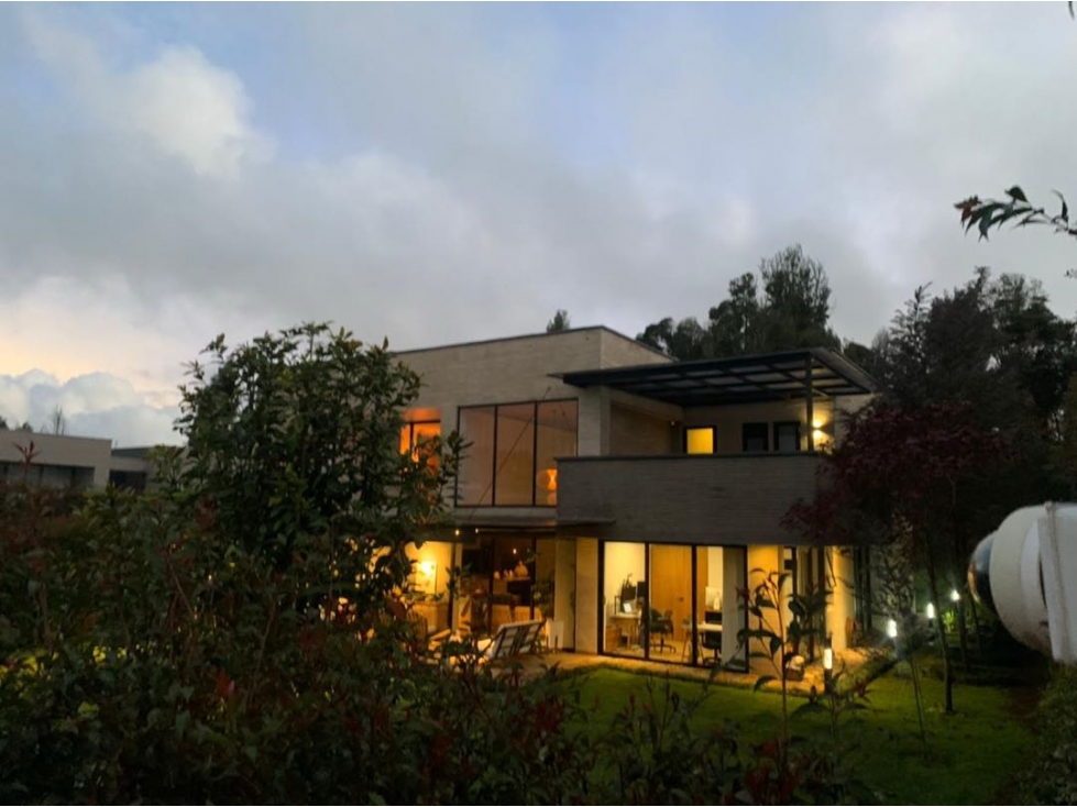 Venta de Casa de Lujo En Alto de Palmas Unidad Cerrada — foto 4