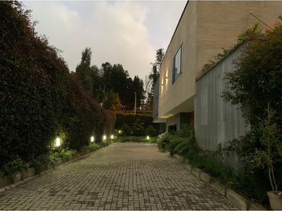 Venta de Casa de Lujo En Alto de Palmas Unidad Cerrada — foto 5