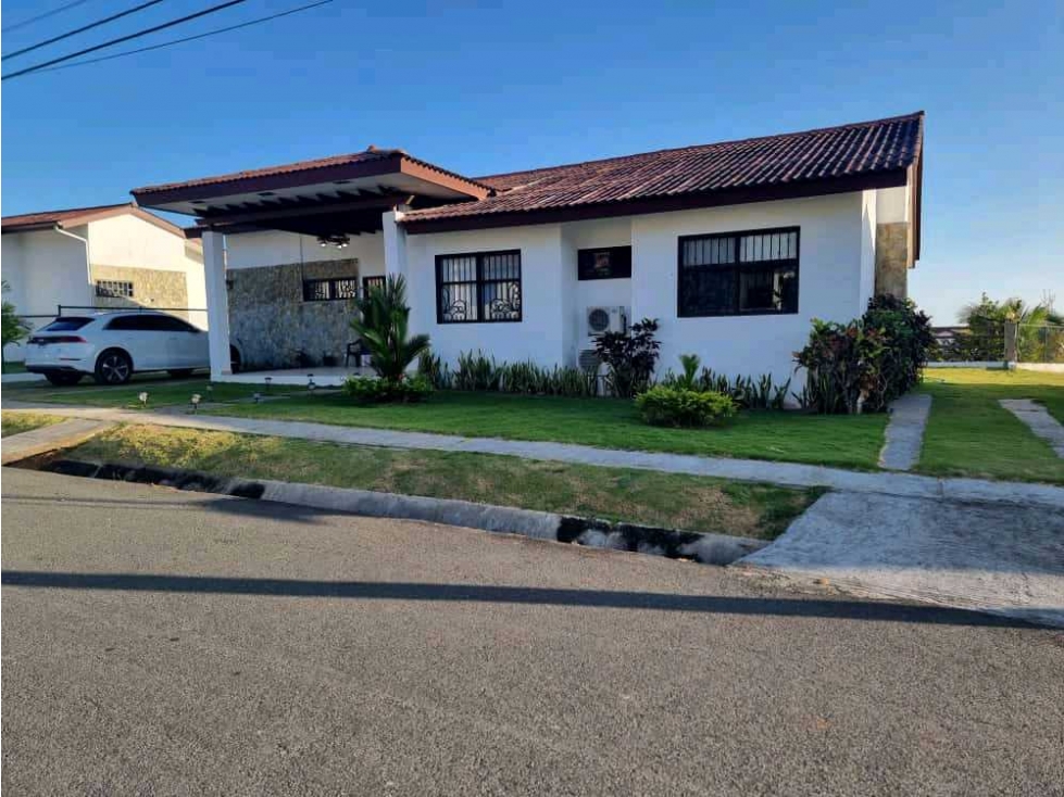 VENTA DE CASA DE PLAYA EN PIEDRAS GORDAS SAN CARLOS 4MIN DE LA PLAYA