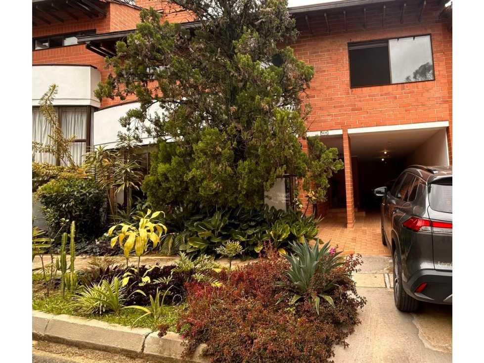 Venta de casa de tres niveles sector san lucas — foto 2