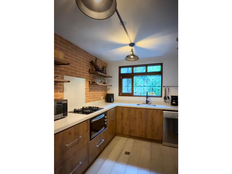 Venta de casa de tres niveles sector san lucas — foto 3