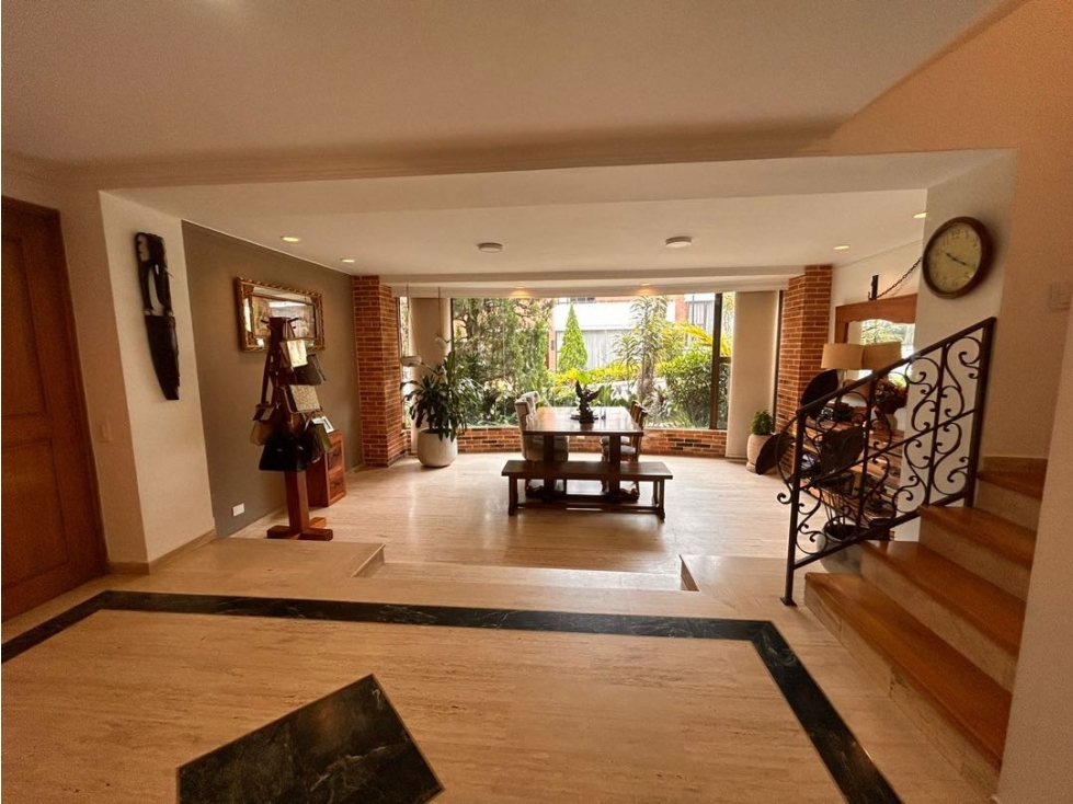 Venta de casa de tres niveles sector san lucas