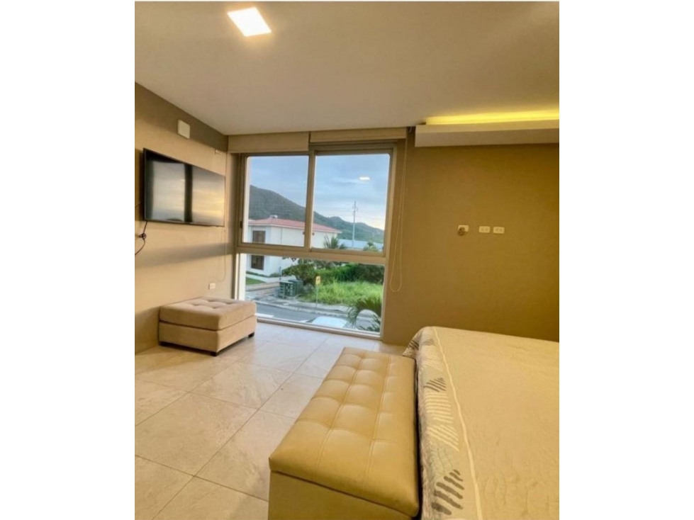 Venta de casa dentro de Urbanización Montecristi Golf Club. - 2