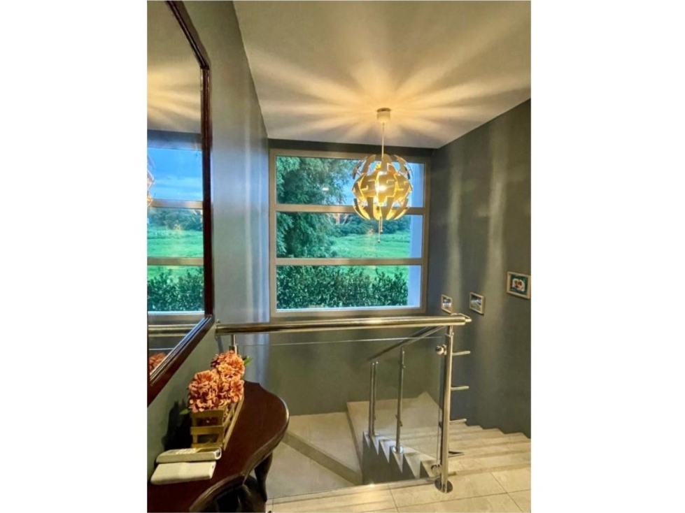 Venta de casa dentro de Urbanización Montecristi Golf Club. - 4