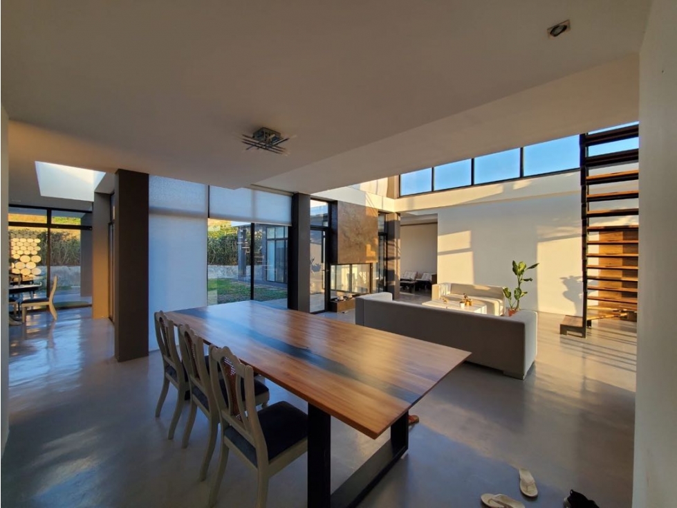 Venta de casa dentro de Urbanización Montecristi Golf Club. - 2